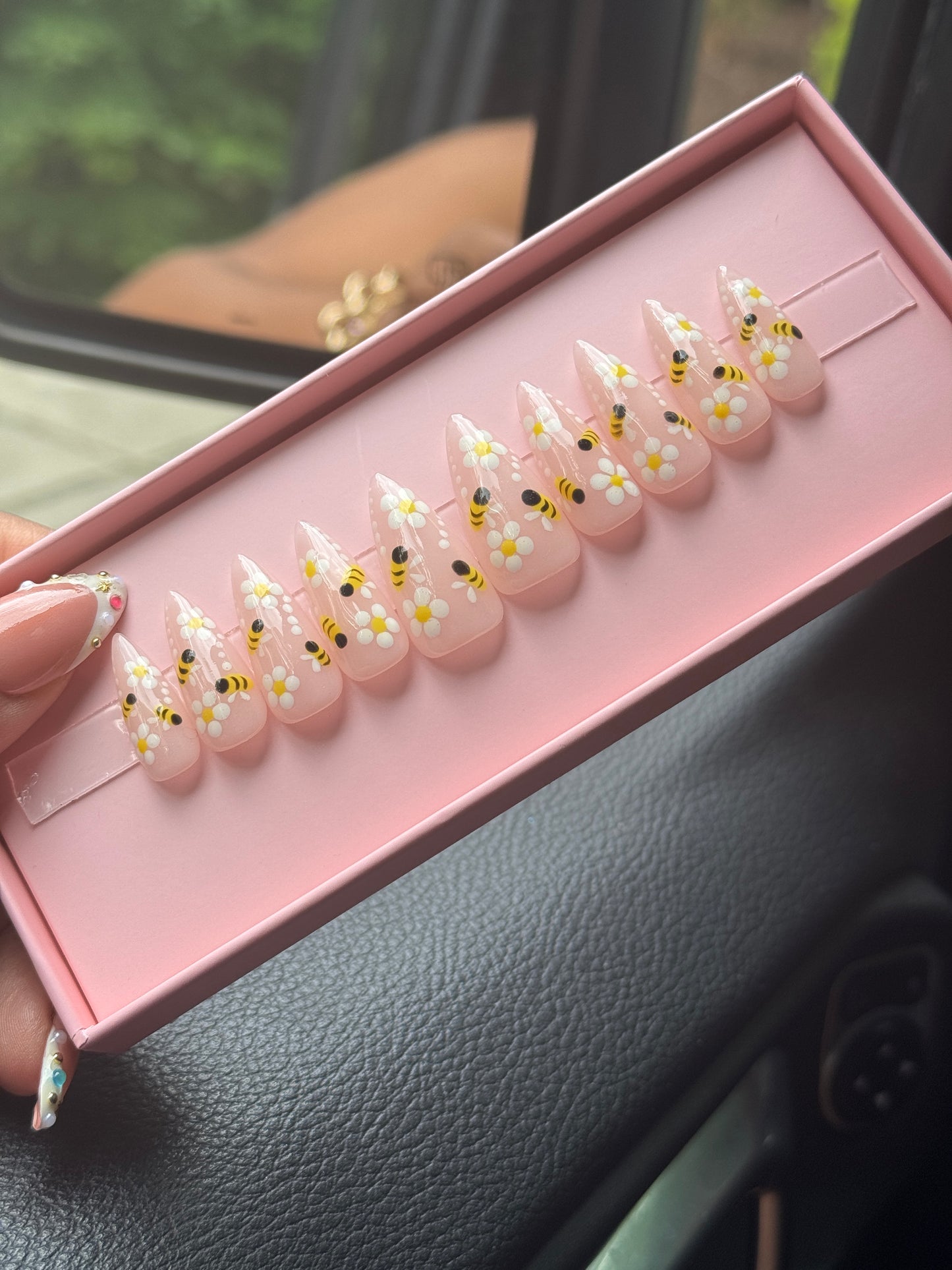 Press on Nails: Bee Happy