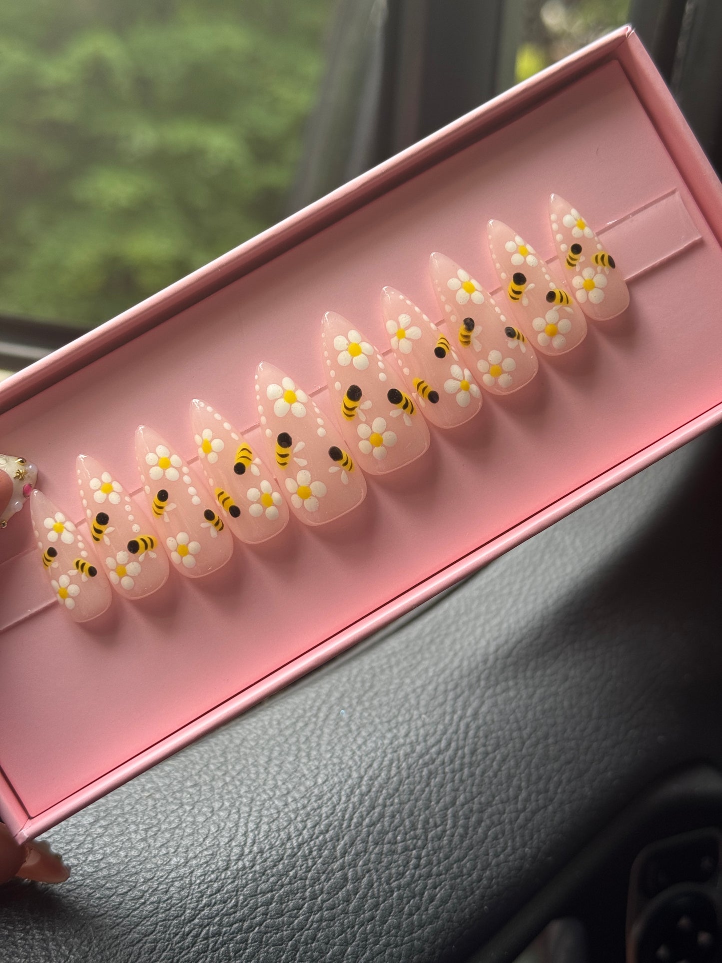 Press on Nails: Bee Happy